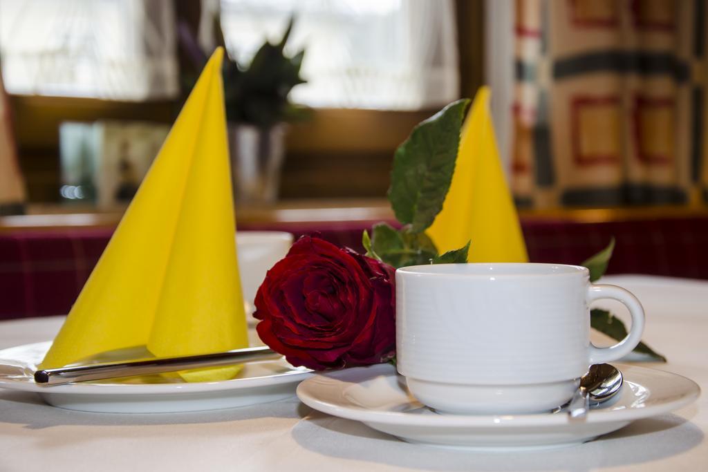 Dachstein West Hotel Gmbh-Kirchenwirt Russbach รุสบาค อัม พาสเกอชุตต์ ภายนอก รูปภาพ