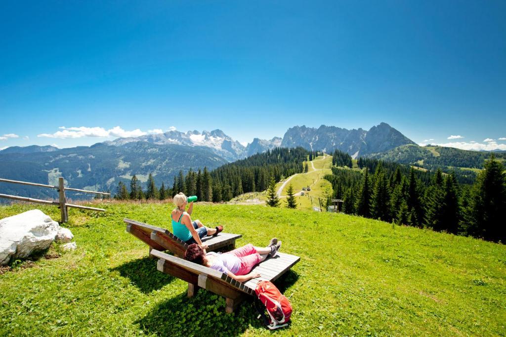 Dachstein West Hotel Gmbh-Kirchenwirt Russbach รุสบาค อัม พาสเกอชุตต์ ภายนอก รูปภาพ