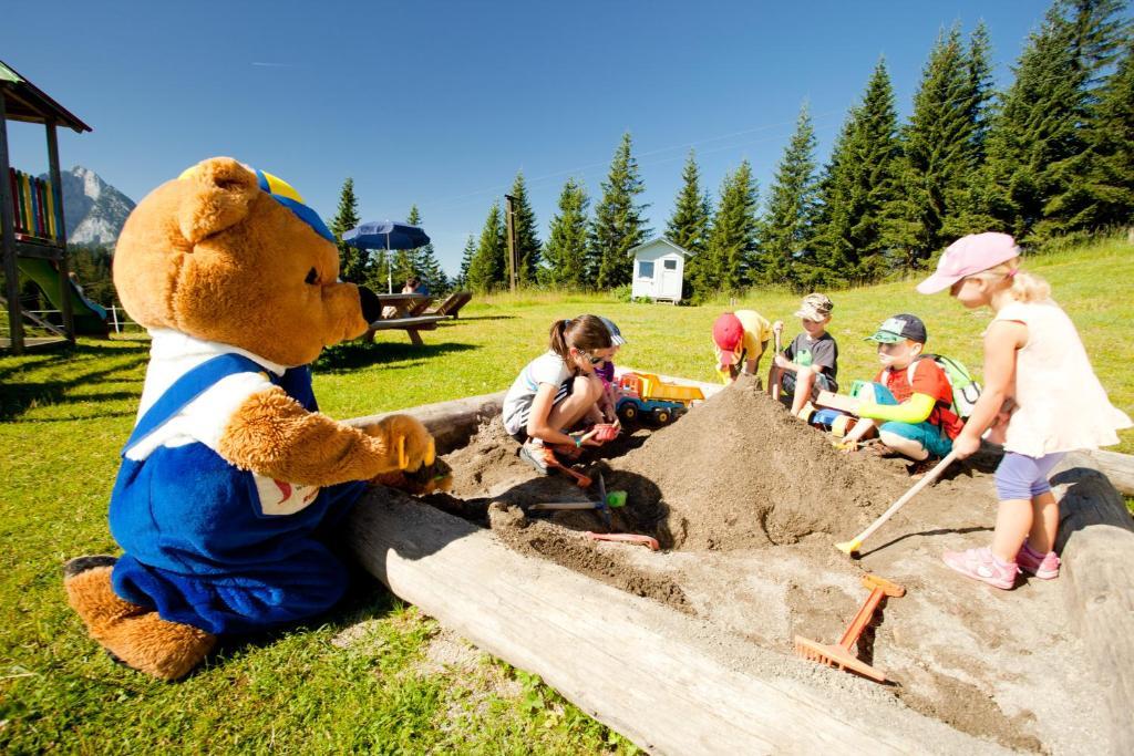 Dachstein West Hotel Gmbh-Kirchenwirt Russbach รุสบาค อัม พาสเกอชุตต์ ภายนอก รูปภาพ