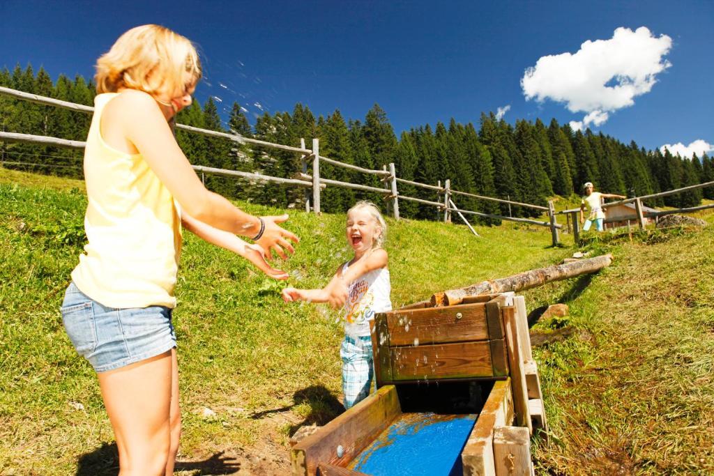 Dachstein West Hotel Gmbh-Kirchenwirt Russbach รุสบาค อัม พาสเกอชุตต์ ภายนอก รูปภาพ