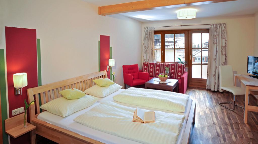 Dachstein West Hotel Gmbh-Kirchenwirt Russbach รุสบาค อัม พาสเกอชุตต์ ภายนอก รูปภาพ